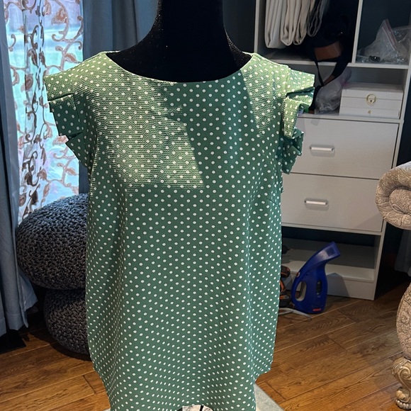 Monteau Green Polka Dot Top - Picture 1 of 3